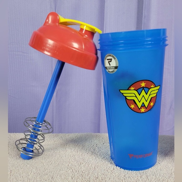 Wonder Woman Protein Shake Bottle - Picture 1 of 4